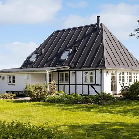 Semesterbostad Gorgeous In With Kitchen Bogense